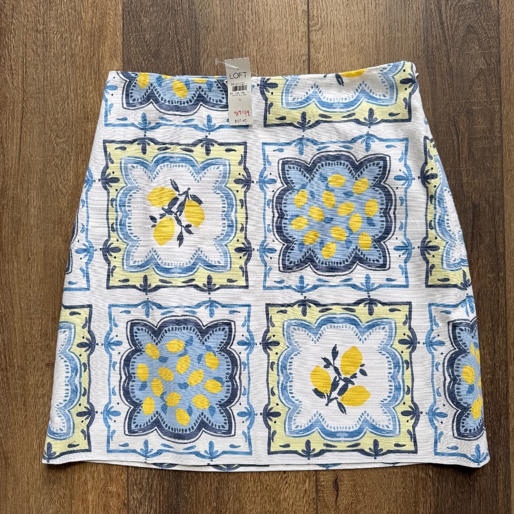 LOFT Lemon MIni Skirt Size 4 NWT!